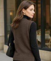 Comprar colete feminino em tricot com gola V e botões, ideal para sobrepor looks elegantes de outono e inverno em promoção ZARA
